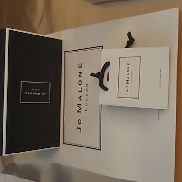 Jo Malone London Ivory Gift Box & Bag - Picture 13 of 13